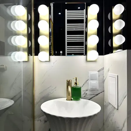 Апартаменты Swidnicka - 200m Main Square - Self Check-in 20h