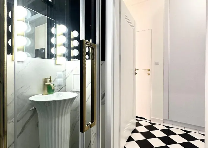 Swidnicka - 200m Main Square - Self Check-in 20h *