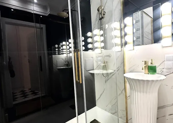 Swidnicka - 200m Main Square - Self Check-in 20h